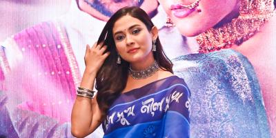 মেহজাবীনের ‘নীল সুখ’